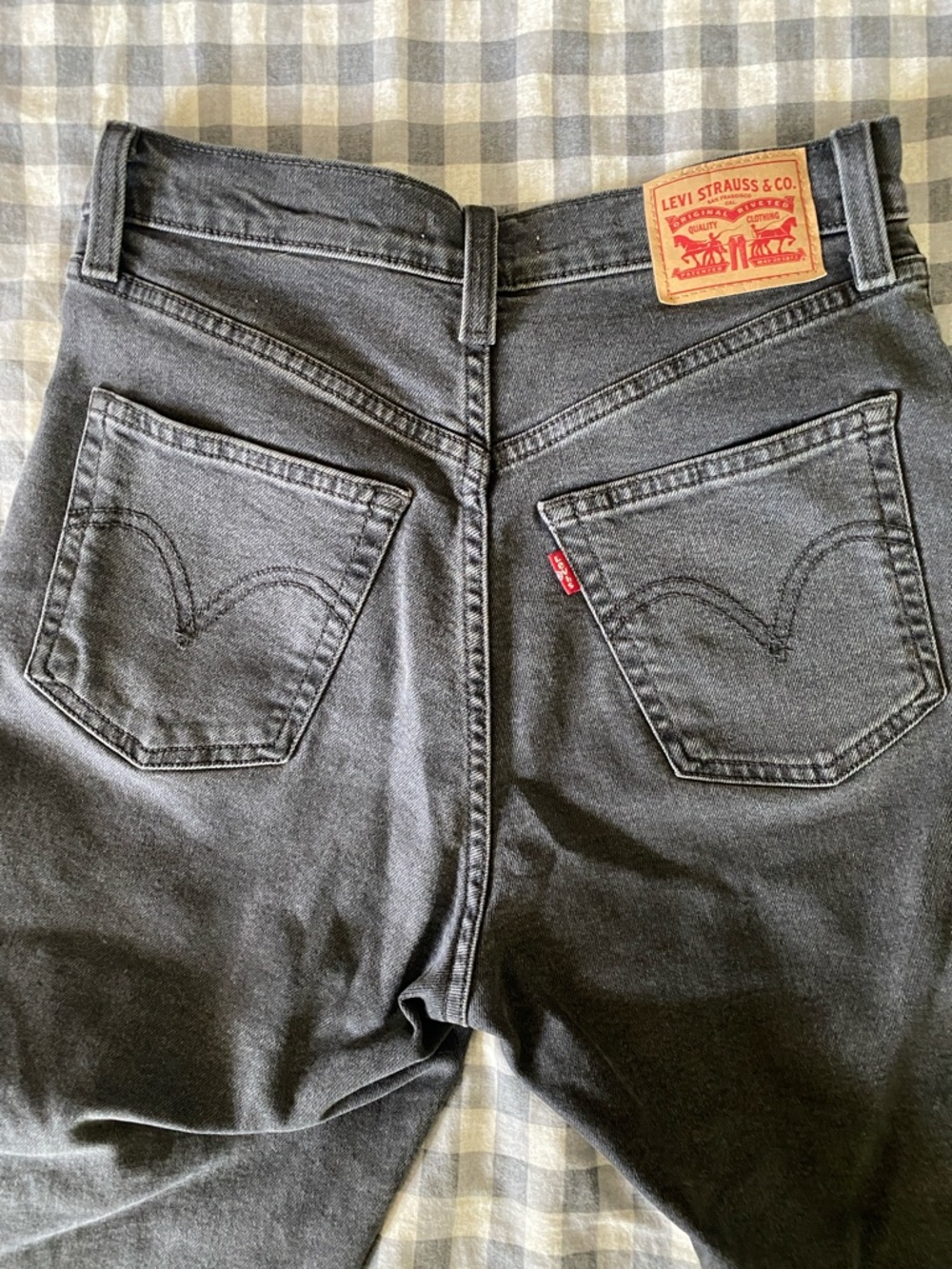Women’s Levi Black Denim Ribcage Straight Fly Button Jeans - Picture 3 of 7